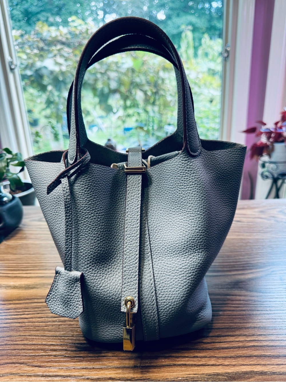 Women's Pebbled Leather Bucket Bag in Gray-Blue